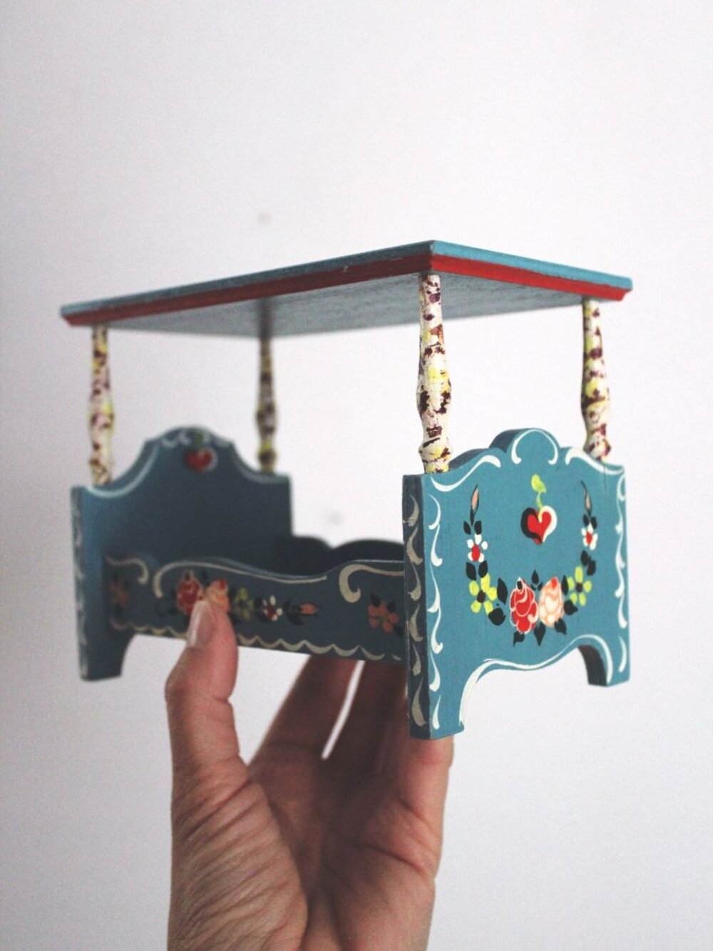 Vintage Dora Kuhn Miniature Canopy Bed Hand-Painted Dollhouse West Germany Folk - Picture 2 of 9